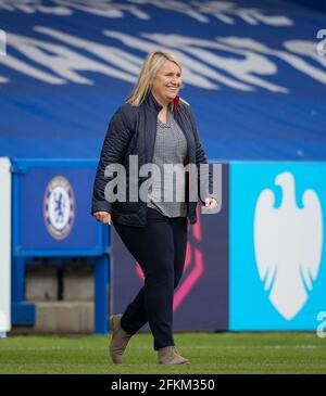 Kingston, Großbritannien. Mai 2021. Chelsea-Frauenmanagerin Emma Hayes beim 2. Halbfinale der UEFA Women's Champions League am 2. Mai 2021 im Kingsmeadow Stadium, Kingston, England, im Spiel der Chelsea Women und der Frauen des FC Bayern München hinter verschlossenen Türen. Foto von Andy Rowland. Quelle: Prime Media Images/Alamy Live News Stockfoto