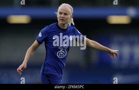 Kington upon Thames, England, 2. Mai 2021. Pernille Harder von Chelsea während des Spiels der UEFA Women's Champions League in Kingsmeadow, Kington upon Thames. Bildnachweis sollte lauten: Paul Terry / Sportimage Kredit: Sportimage/Alamy Live News Stockfoto