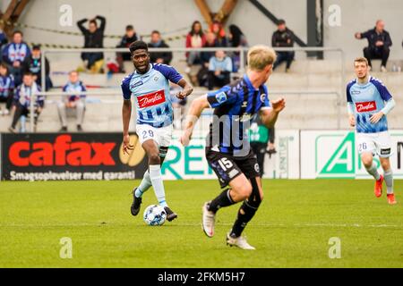 Haderslev, Dänemark. Mai 2021. Victor Ekani (29) aus Soenderjyske, der während des 3F-Superliga-Spiels zwischen Soenderjyske und Odense Boldklub im Sydbank Park in Haderslev gesehen wurde. (Foto: Gonzales Photo/Alamy Live News Stockfoto