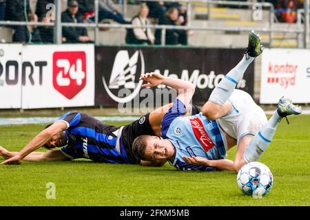 Haderslev, Dänemark. Mai 2021. Emil Holm (3) aus Soenderjyske, der während des 3F-Superliga-Spiels zwischen Soenderjyske und Odense Boldklub im Sydbank Park in Haderslev gesehen wurde. (Foto: Gonzales Photo/Alamy Live News Stockfoto