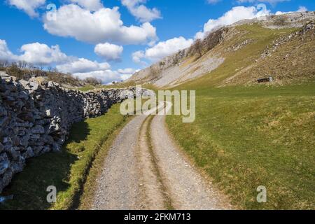 Die Yorkshire Dales drei Gipfel von Smearsett Scar in der Nähe genommen, um sich in Craven niederzulassen Stockfoto