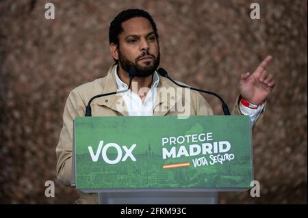 Madrid, Spanien. Mai 2021. Ignacio Garriga von der rechtsextremen VOX-Partei während einer Kundgebung am letzten Wahlkampftag vor den Regionalwahlen in Madrid, die am 4. Mai 2021 stattfinden wird. Quelle: Marcos del Mazo/Alamy Live News Stockfoto