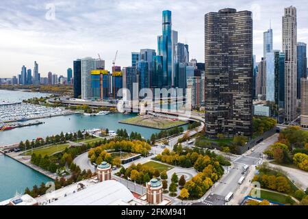 Luftaufnahme der Skyline von Chicago Illinois über dem Navy Pier Stockfoto
