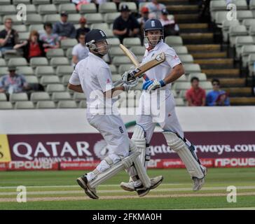 CRICKET ENGLAND V PAKISTAN 2. TEST BEI EDGBASTON 4. TAG 9/8/2010. STRAUSS UND TROTT . BILD DAVID ASHDOWN Stockfoto