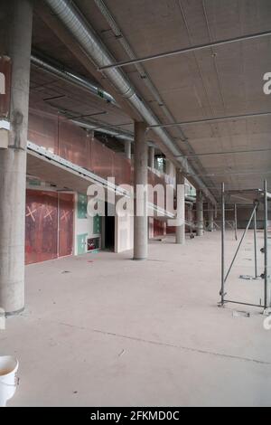 Das Aussehen und die Konstruktion des Innengebäudes vor dem Ausführung von Großarbeiten und Innenarchitektur.Bauprojekt Stockfoto