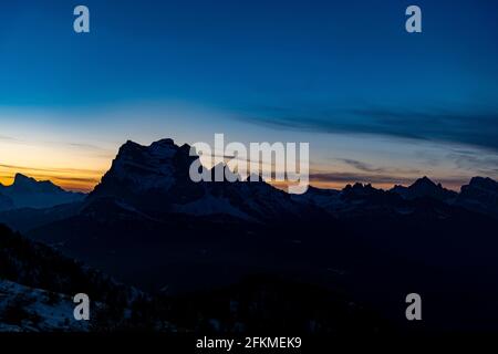 Gipfel des Monte Pelmo bei Sonnenuntergang, Colle Santa Lucia, Val Fiorentina, Dolomiten Italien Stockfoto