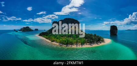 Luftaufnahme der Poda Insel in Krabi, Thailand. Stockfoto