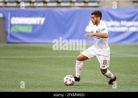 LA Galaxy Mittelfeldspieler Jonathan dos Santos (8) kontrolliert den Ball In der Box während der zweiten Hälfte eines MLS Spiel gegen die gegen die Seattle so Stockfoto