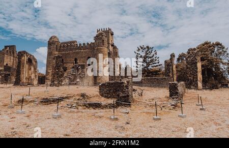 Ruinen der berühmten afrikanischen Burg Fasil Ghebbi, Königliche Festung-Stadt in Gondar, Äthiopien. Der Kaiserliche Palast wird Camelot of Africa genannt. UNESCO World Herita Stockfoto