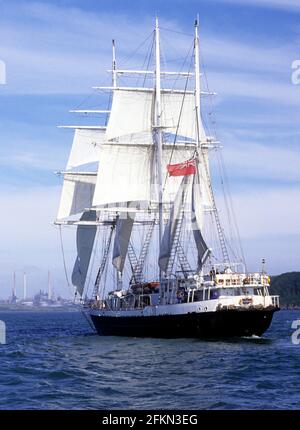 Der Lord Nelson tritt in Milford HAVEN ein Stockfoto