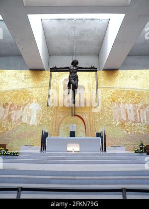 Im Inneren der Basilika da Santissima Trindade, Kirche von Fatima in der Centro Region von Portugal Stockfoto