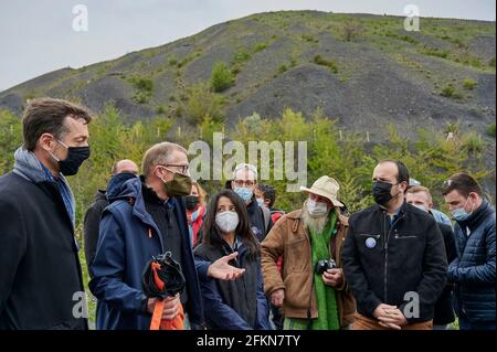 Karima Delli, Leiterin der Gewerkschaftsliste der Linken für die Regionalwahlen im Hauts de France, zieht am 02. Mai 2021 nach Loos en Gohelle, Frankreich. Foto von Blanquart C/ANDBZ/ABACAPRESS.COM Stockfoto