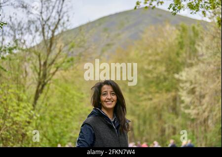 Karima Delli, Leiterin der Gewerkschaftsliste der Linken für die Regionalwahlen im Hauts de France, vor einem der Schlackenhaufen der Grube Nr. 11 - 19, Loos en Gohelle, Frankreich am 02. Mai 2021. Foto von Blanquart C/ANDBZ/ABACAPRESS.COM Stockfoto