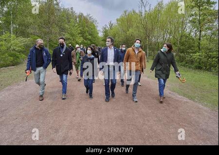 Karima Delli, Leiterin der Gewerkschaftsliste der Linken für die Regionalwahlen im Hauts de France, zieht am 02. Mai 2021 nach Loos en Gohelle, Frankreich. Foto von Blanquart C/ANDBZ/ABACAPRESS.COM Stockfoto