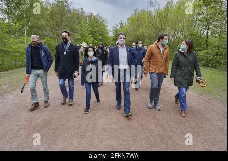 Karima Delli, Leiterin der Gewerkschaftsliste der Linken für die Regionalwahlen im Hauts de France, zieht am 02. Mai 2021 nach Loos en Gohelle, Frankreich. Foto von Blanquart C/ANDBZ/ABACAPRESS.COM Stockfoto