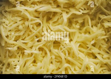 Geriebener Pizzakäse in Nahaufnahme Stockfoto