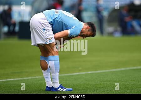 Stefan Radu von Latium reagiert während der italienischen Meisterschaft Serie A Fußballspiel zwischen SS Lazio und Genua FC am 2. Mai 2021 im Stadio Olimpico in Rom, Italien - Foto Federico Proietti / DPPI Stockfoto