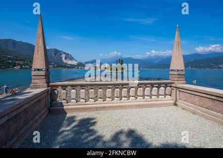 Blick auf die Isola dei Pescatori und den Lago Maggiore von der Isola Bella, den Borromäischen Inseln, dem Lago Maggiore, dem Piemont, Italien, Europa Stockfoto