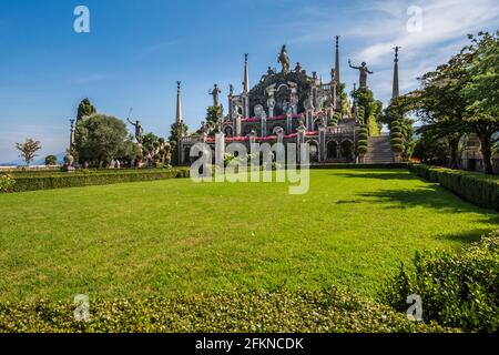 Anzeigen von floralen Brunnen, Isola Bella, die Borromäischen Inseln, Lago Maggiore, Piemont, Italienische Seen, Italien, Europa Stockfoto