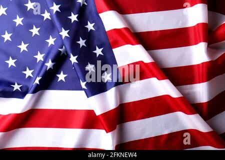 Nahaufnahme der zerzauste amerikanische Flagge. Patrioten Tag, Memorial Wochenende, Veteranen Tag, Präsidenten Tag, Unabhängigkeit Tag Hintergrund. Vereinigte Staaten von Amerika Stockfoto