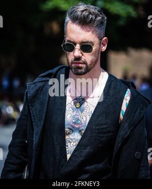 FLORENZ, Italien - Juni 11 2019: Männer auf der Straße in Florenz. Stockfoto