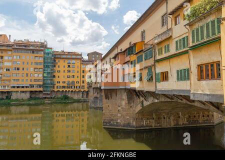 Ponte Vecchio in Florenz, Italien: Älteste Brücke in Florenz über den Fluss Arno Stockfoto