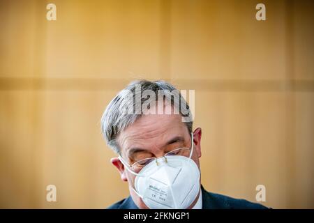 Berlin, Deutschland. Mai 2021. Armin Laschet (CDU), Ministerpräsident von Nordrhein-Westfalen und CDU-Vorsitzender, trägt bei der Vorstellung des „Finals 2021“ in Berlin-Rhein-Ruhr eine FFP2-Maske. In den beiden Regionen finden ab dem 3-6. Juni zahlreiche deutsche Meisterschaften im olympischen Sport statt. Quelle: Michael Kappeler/dpa/Alamy Live News Stockfoto