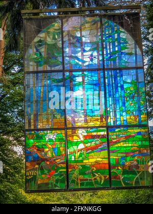 „Cathedral“, von Kevin Atherton; Forest of Dean Sculpture Trail Stockfoto