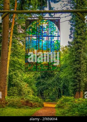 „Cathedral“, von Kevin Atherton; Forest of Dean Sculpture Trail Stockfoto