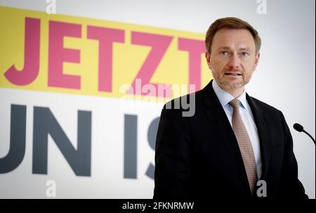 Berlin, Deutschland. Mai 2021. Christian Lindner, Fraktionschef und Parteivorsitzender der FDP, hält eine Pressekonferenz am Rande der digitalen Fraktionssitzung seiner Partei im Reichstagsgebäude. Quelle: Kay Nietfeld/dpa/Alamy Live News Stockfoto