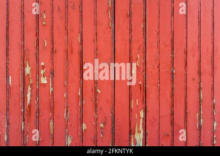 Rote verwitterte Holzwand Stockfoto