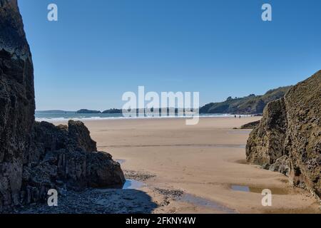 Tenby, von Monkstone Beach, Monkstone Point, in der Nähe von Saundersfoot, Pembrokeshire, Wales Stockfoto