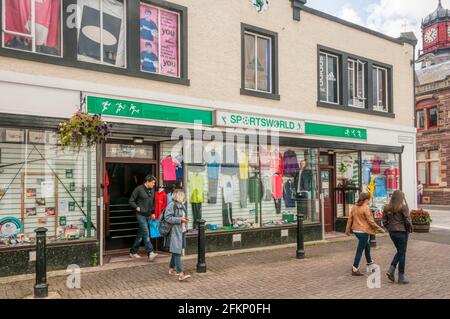 Die Räumlichkeiten von Sportsworld in der Francis Street, Stornoway, auf der Isle of Lewis in den Äußeren Hebriden. Stockfoto