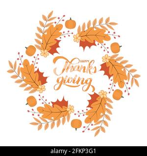Happy Thanksgiving Kalligraphie Pinsel Schriftzug. Kranz aus bunten Herbstblättern, Blumen, Kürbissen und Beeren. Vektorgrafik. Erntedankfest Stock Vektor