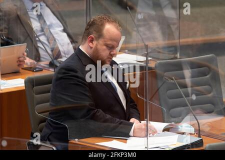 Düsseldorf, Deutschland. April 2021. Sven TRITSCHLER, AfD-Fraktion, Debatte zum Thema > 127. Plenarsitzung im landtag Nordrhein-Westfalen NRW, Düsseldorf am 30. April 2021, Nutzung weltweit Quelle: dpa/Alamy Live News Stockfoto