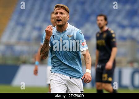 Rom, Italien. Mai 2021. Ciro immobile (Lazio) reagiert während des Serie-A-Spiels zwischen SS Lazio und Genua FC im Stadio Olimpico am 2. Mai 2021 in Rom, Italien. Latium gewinnt 4:3. (Foto von Giuseppe Fama/Pacific Press/Sipa USA) Quelle: SIPA USA/Alamy Live News Stockfoto