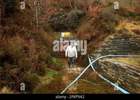 Mark Wheeler der letzte Mann, der das geschlossene Welsh Gold arbeitete Mine Gwyn Fynnydd bei Dolgellau im Nordwesten von Wales Bild David Sandison 16/1/2007 Stockfoto