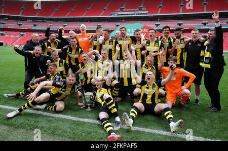 London, Großbritannien. Mai 2021. Das Team von Hebburn Town feiert den Sieg beim „Buildbase FA Vase Final“-Spiel im Wembley Stadium, London. Bildnachweis sollte lauten: Paul Terry/Sportimage Kredit: Sportimage/Alamy Live News Stockfoto