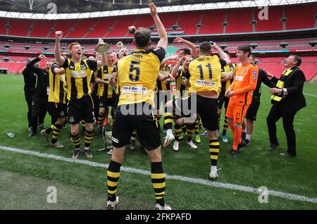 London, Großbritannien. Mai 2021. Das Team von Hebburn Town feiert den Sieg beim „Buildbase FA Vase Final“-Spiel im Wembley Stadium, London. Bildnachweis sollte lauten: Paul Terry/Sportimage Kredit: Sportimage/Alamy Live News Stockfoto