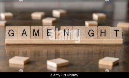 Holzfliesen Mit Der Aufschrift „Game Night“ Stockfoto