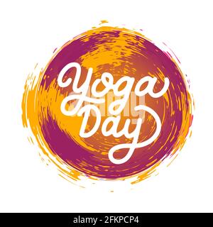 Internationaler Yoga-Tag Kalligraphie Handschriftzug mit hellen Farbstrichen. Einfache Bearbeitung von Vektorvorlagen für Banner, Typografie-Poster, Flyer, aufkleber Stock Vektor