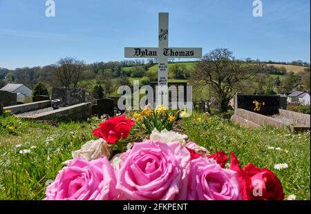 Das Grab von Dylan Thomas in der St. Martin's Church, Laugharne, Carmarthenshire Stockfoto