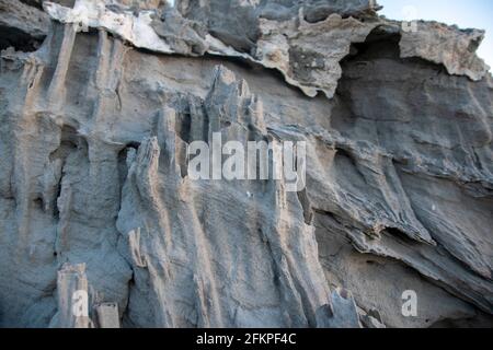 Die Sandtufas am Navy Beach von Mono Lake, Mono County, CA, USA, wurden unter Wasser gebildet und sind zerbrechlich. Stockfoto