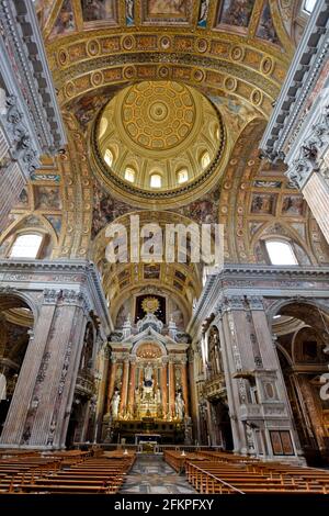 Neapel, Italien, 2. Mai 2021. Das Innere der Kathedrale, die Jesus geweiht ist, befindet sich im historischen Zentrum der Stadt. Stockfoto