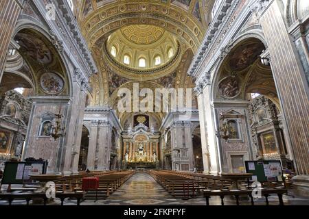 Neapel, Italien, 2. Mai 2021. Das Innere der Kathedrale, die Jesus geweiht ist, befindet sich im historischen Zentrum der Stadt. Stockfoto