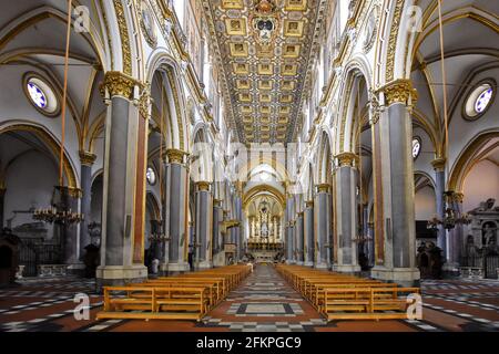 Neapel, Italien, 2. Mai 2021. Das Innere der Kathedrale, die dem Heiligen Dominikus gewidmet ist, befindet sich im historischen Zentrum der Stadt. Stockfoto