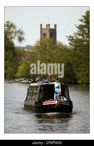 Herrlicher Sommer Henley über Thamespic David Sandison 27/5/2005 Stockfoto