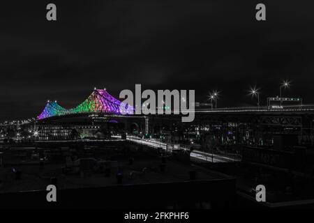 Jacques Cartier Brücke bei Nacht mit Lichtern Stockfoto