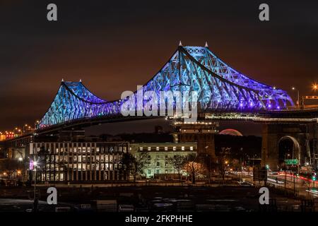 Jacques Cartier Brücke bei Nacht mit Lichtern Stockfoto