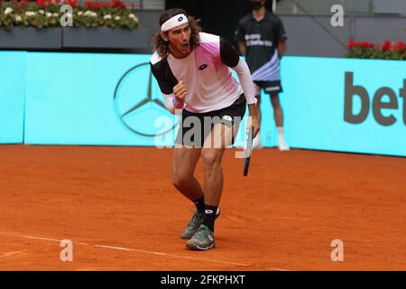 Lloyd Harris aus Südafrika in Aktion während seines Einzelspiel der Herren, Runde 64, gegen Grigor Dimitrov aus Bulgarien auf der Mutua Madrid Open 2021, Masters 1000 Tennisturnier am 3. Mai 2021 in La Caja Magica in Madrid, Spanien - Foto Laurent Lairys / DPPI / LiveMedia Stockfoto